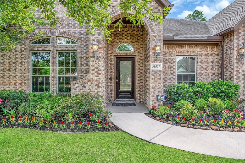 31507 Reston Cliff Court - Photo 0