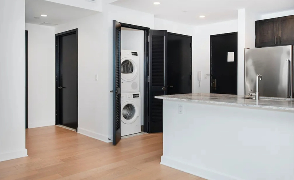 West 60  St  - Photo 2