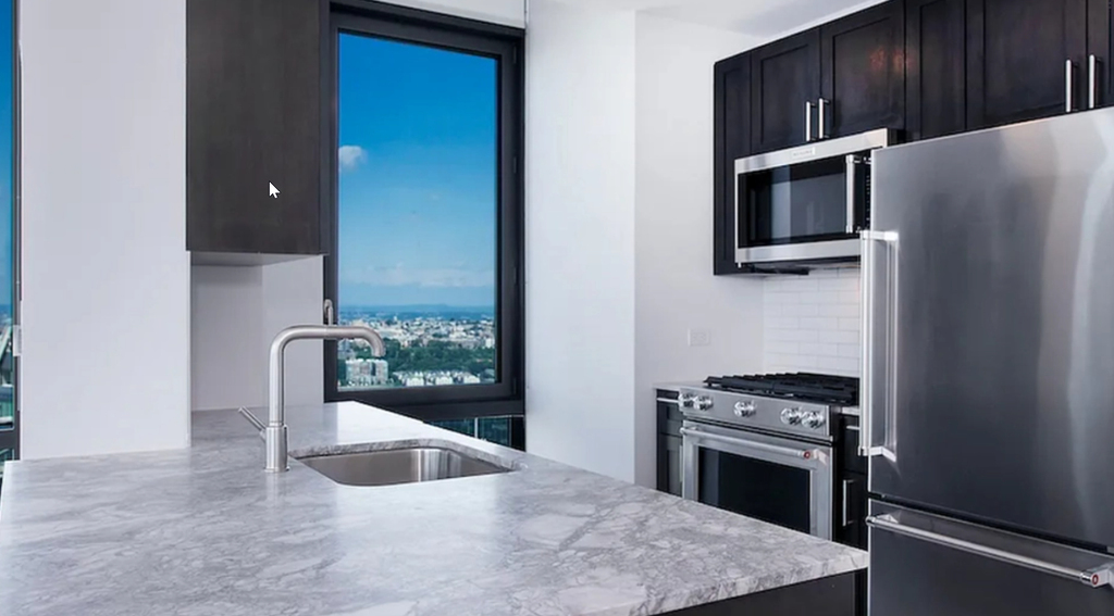 West 60  St  - Photo 4