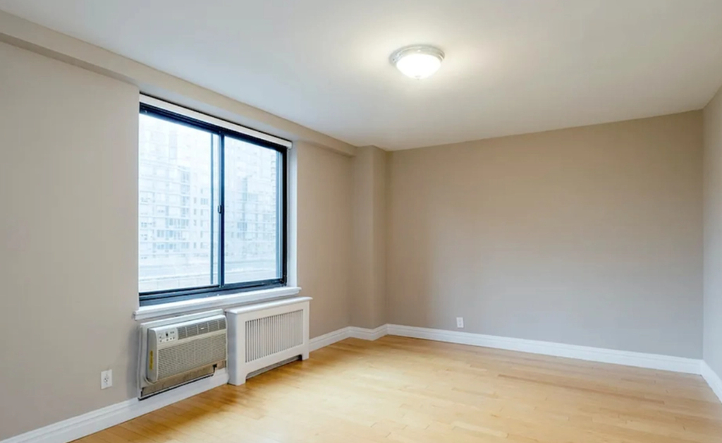 Columbus Avenue - Photo 2