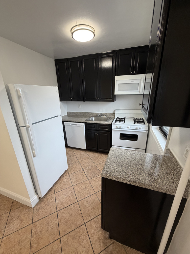 20-15 24th Street - Photo 1