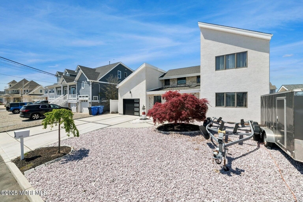 385 Aldo Drive - Photo 3