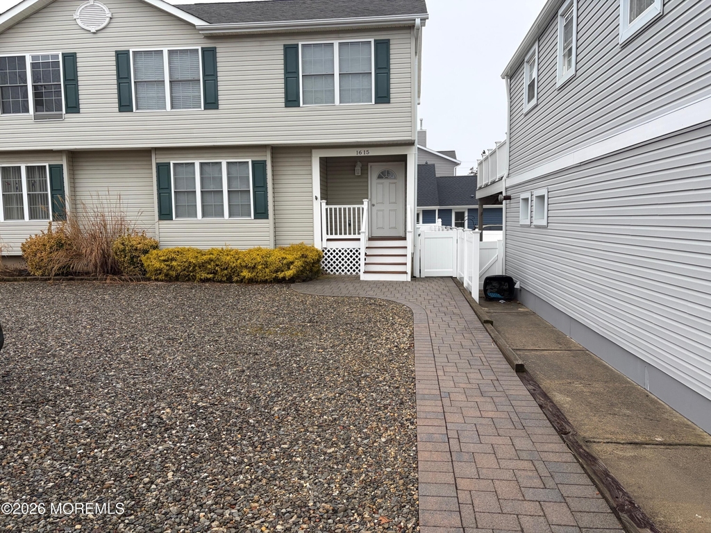 1615 Boulevard - Photo 1