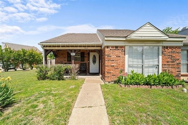 822 Colchester Drive - Photo 0