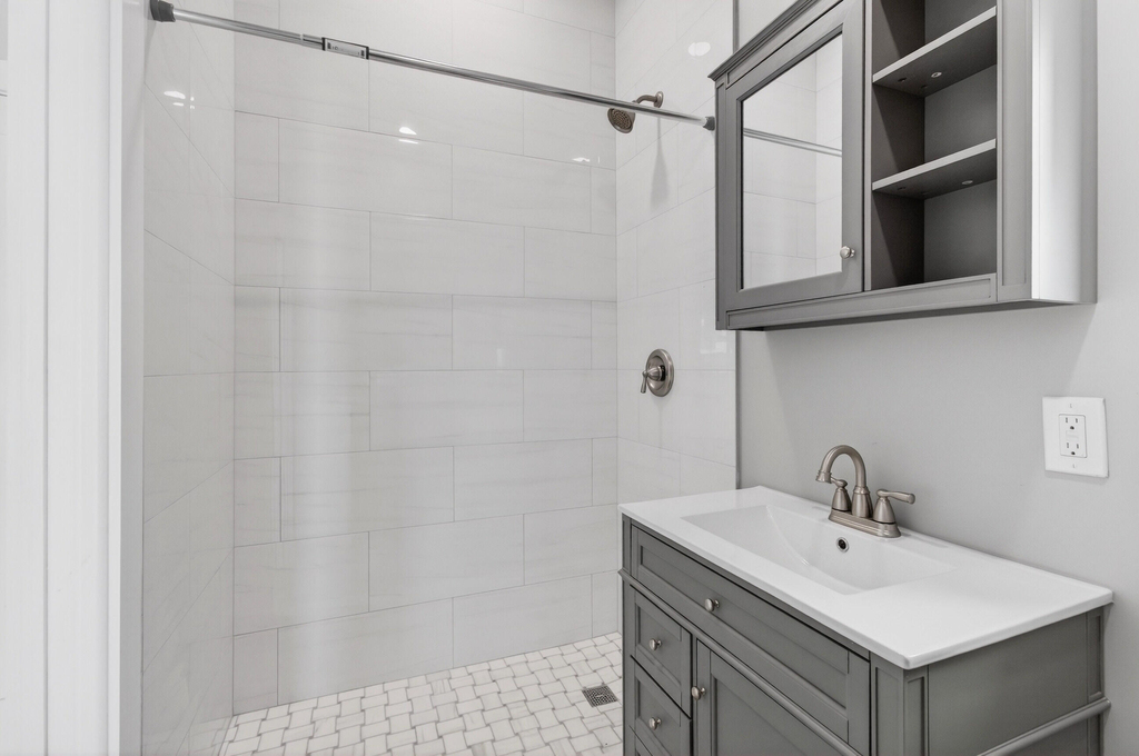 216 S C - Photo 9