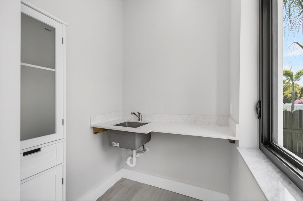 216 S C - Photo 6