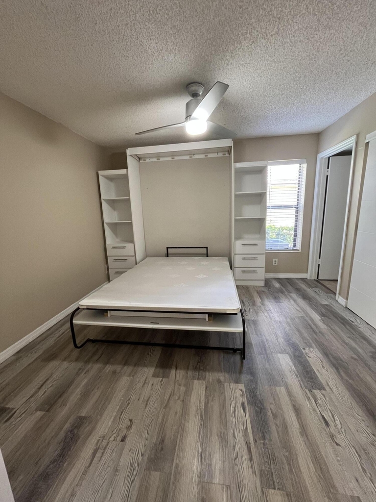 616 Executive Center Drive - Photo 4