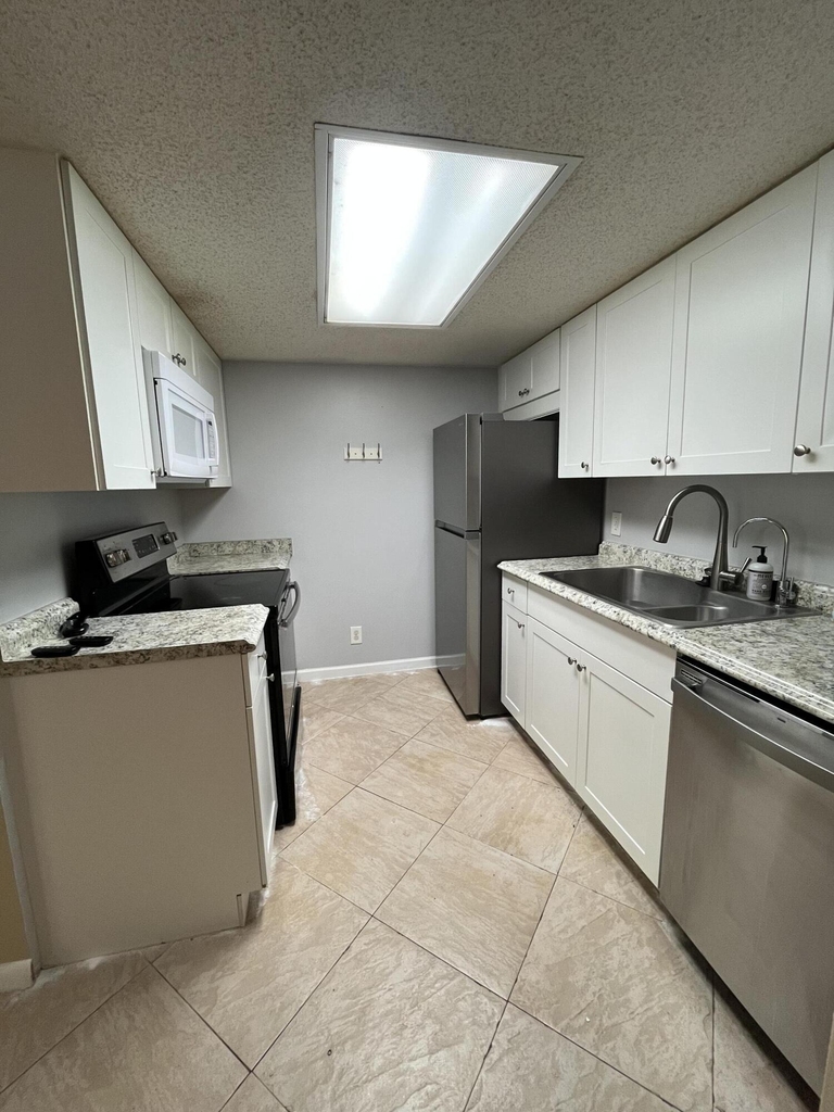 616 Executive Center Drive - Photo 5