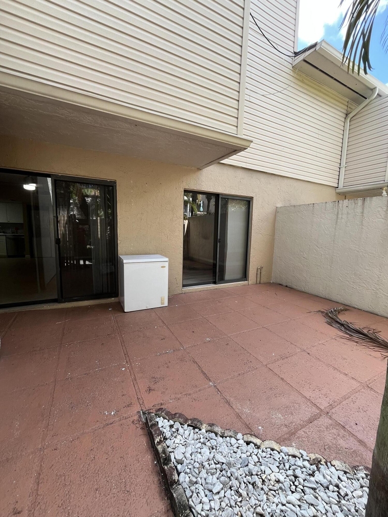 616 Executive Center Drive - Photo 8