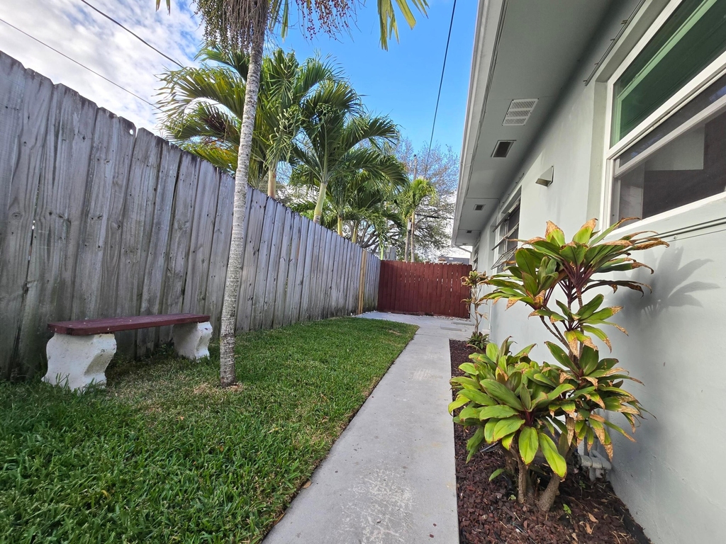 1021 Sw 32nd Court - Photo 8