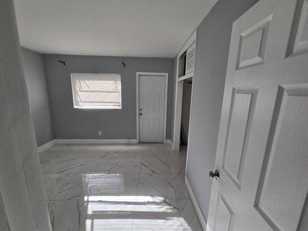1021 Sw 32nd Court - Photo 1