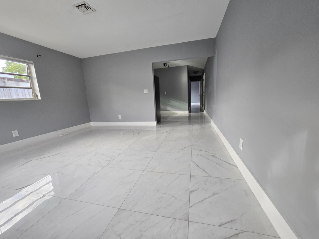 1021 Sw 32nd Court - Photo 3