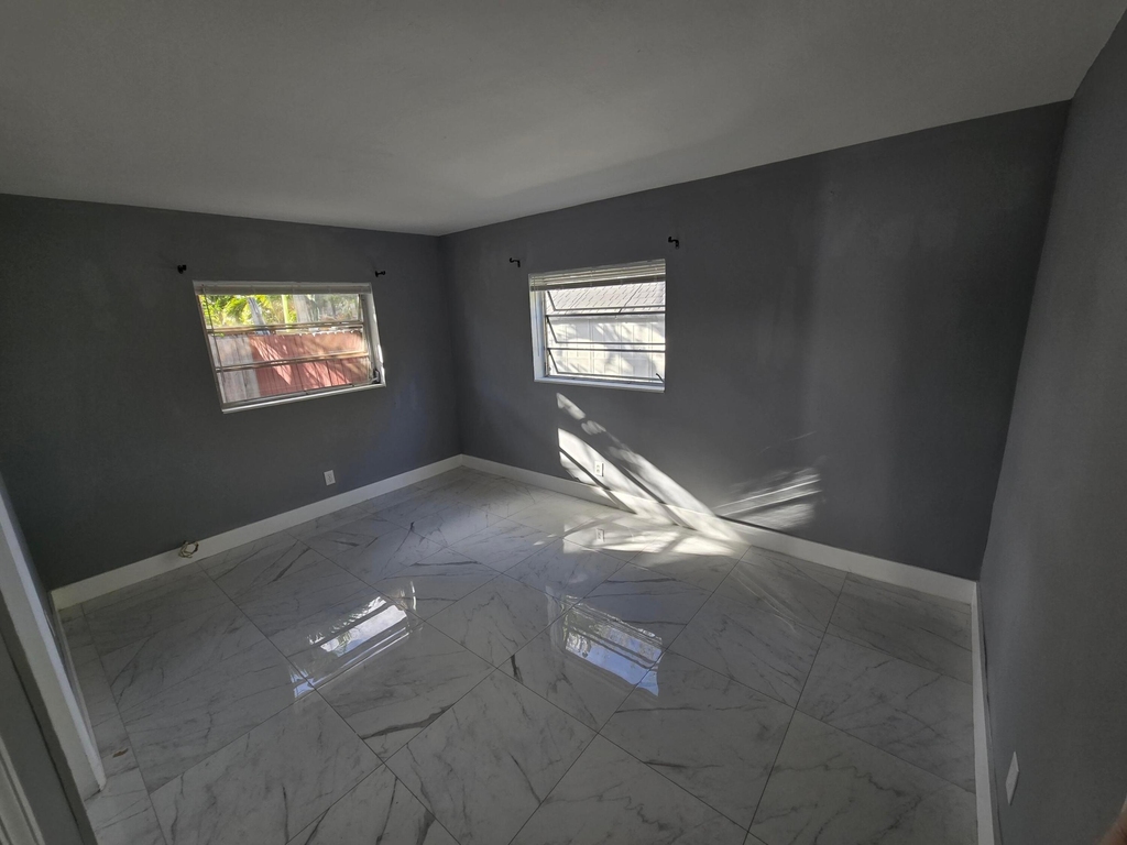 1021 Sw 32nd Court - Photo 6