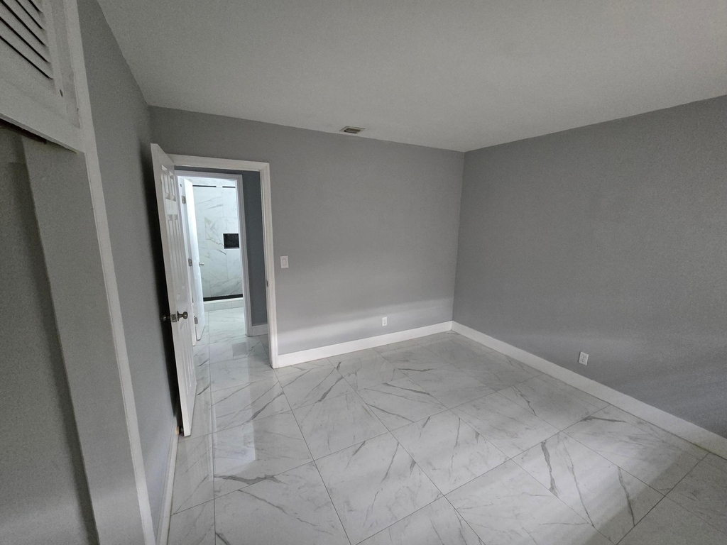 1021 Sw 32nd Court - Photo 5