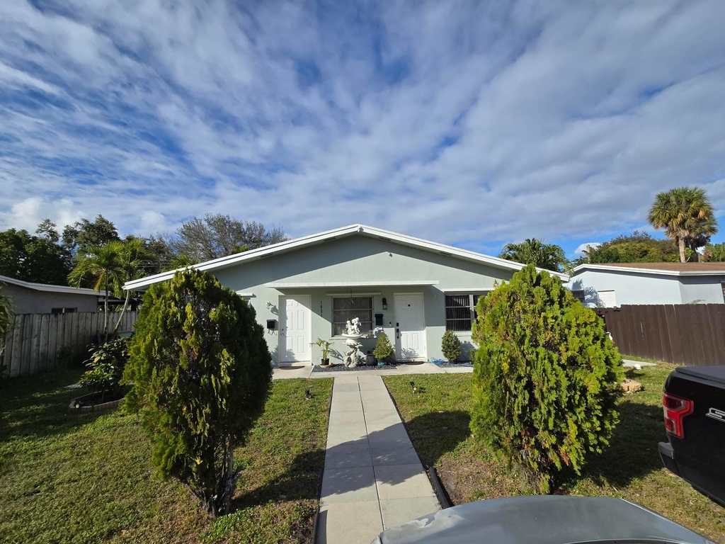1021 Sw 32nd Court - Photo 0