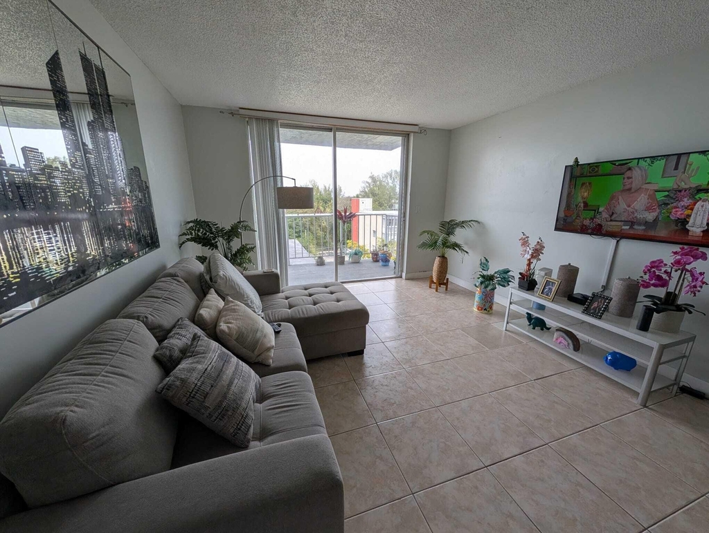 1470 Ne 125th Terrace - Photo 3