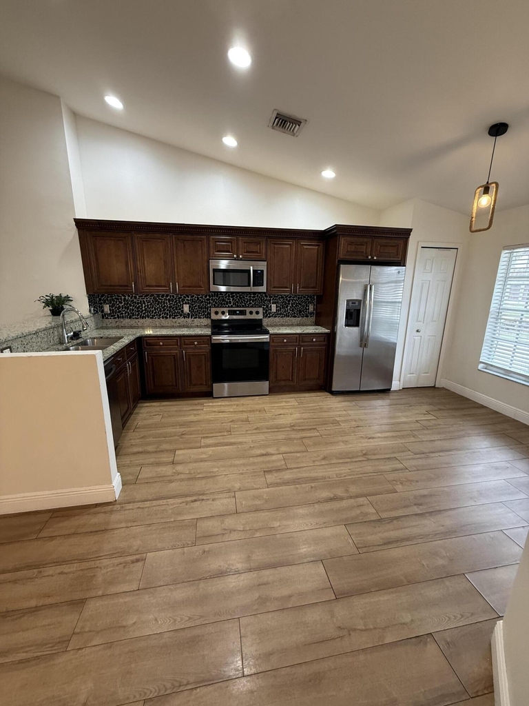 249 Ne Glentry Avenue - Photo 5