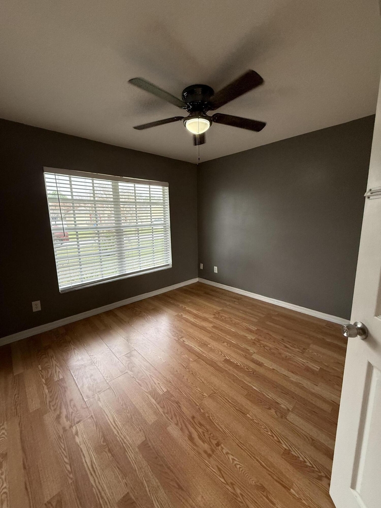 249 Ne Glentry Avenue - Photo 2