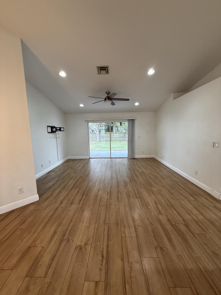 249 Ne Glentry Avenue - Photo 6