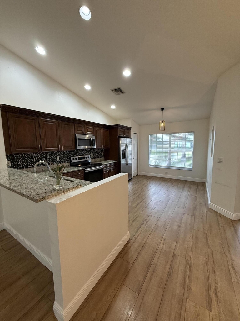249 Ne Glentry Avenue - Photo 7