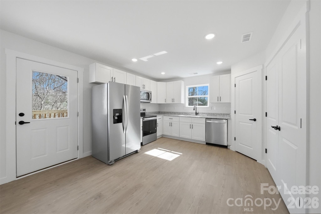 403 15th Avenue Sw - Photo 6