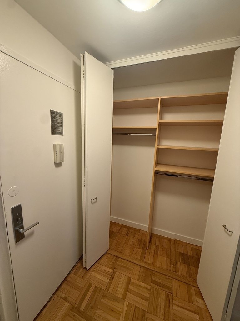 East 49th Street - Photo 4