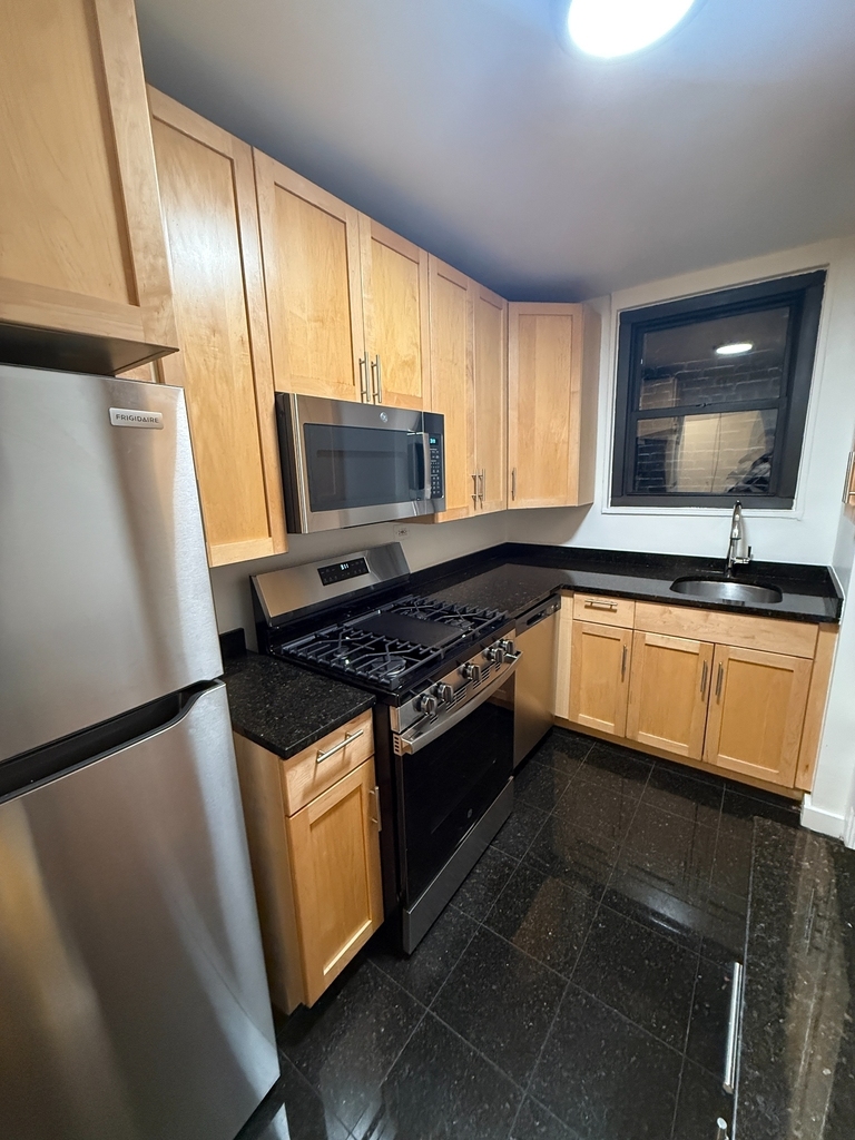 East 49th Street - Photo 0