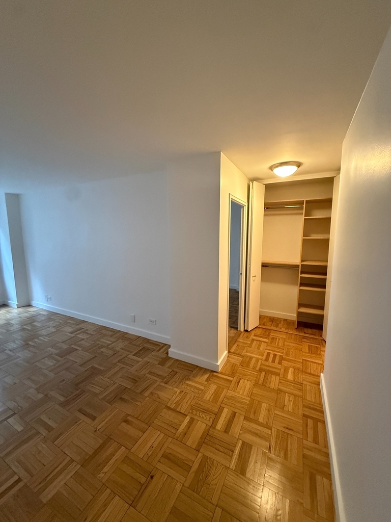East 49th Street - Photo 1