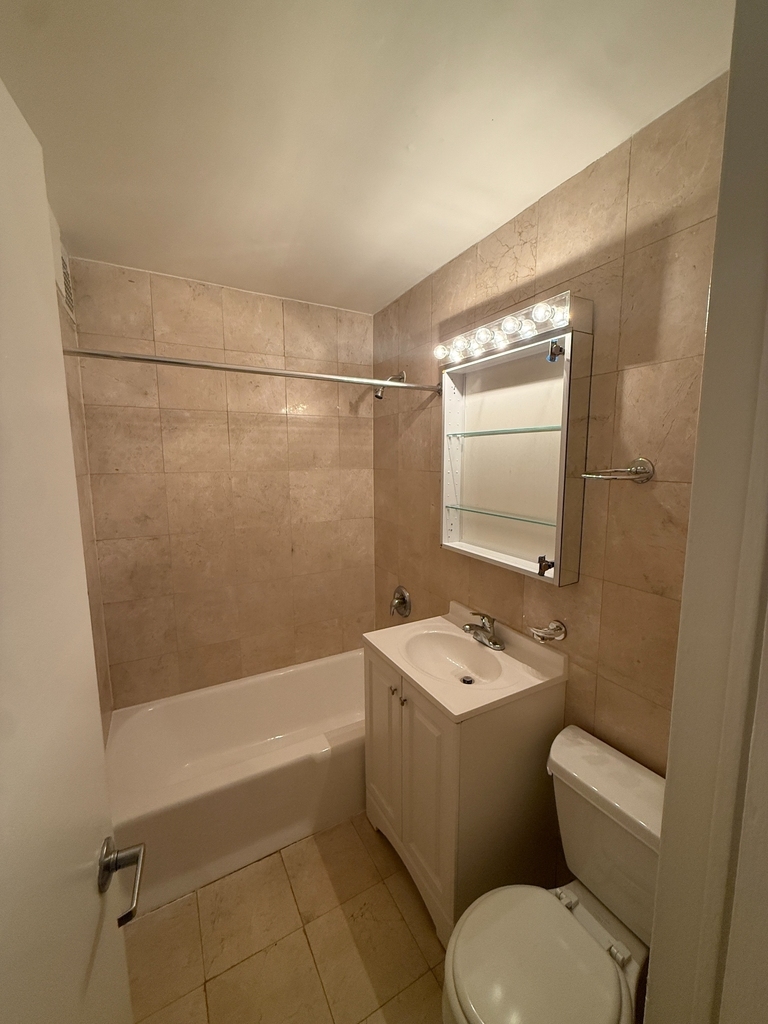 East 49th Street - Photo 3