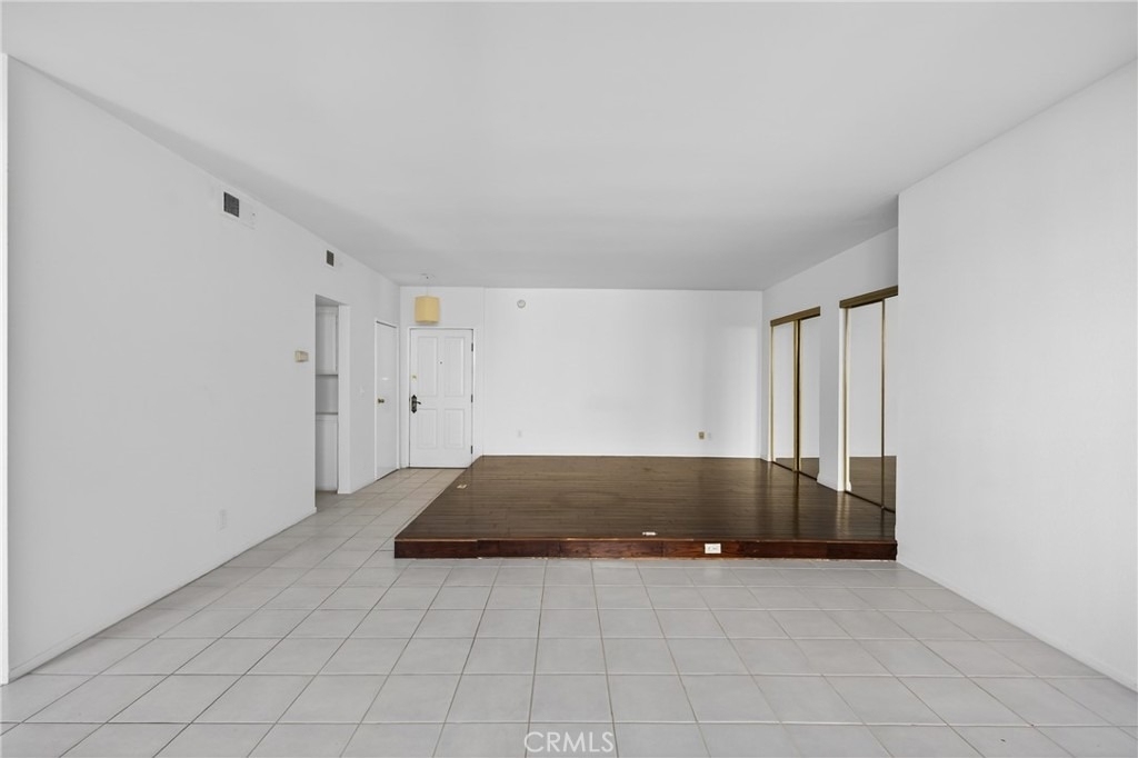 4441 Woodman Avenue - Photo 9