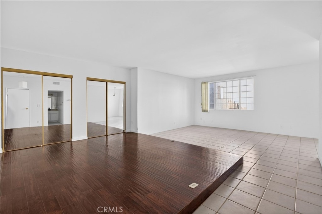 4441 Woodman Avenue - Photo 3