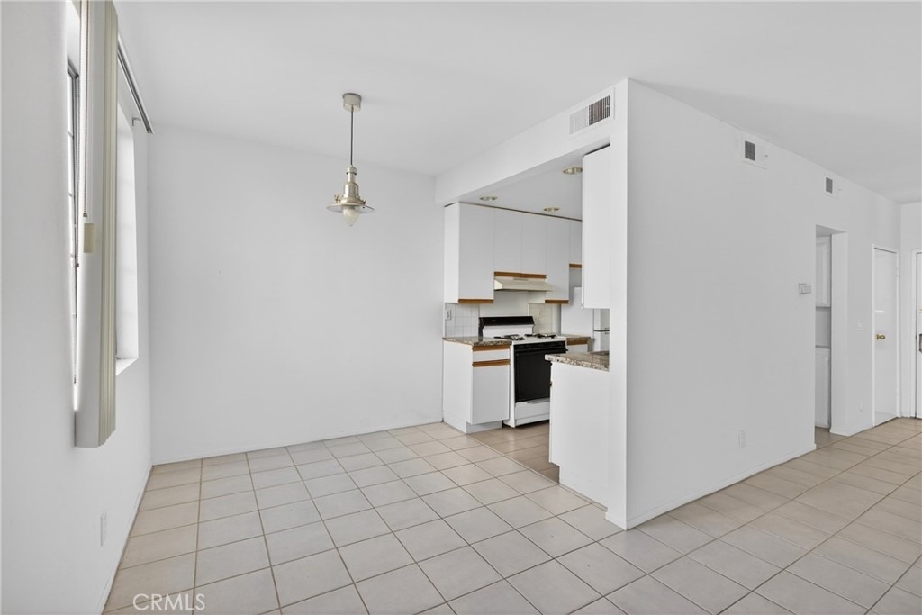 4441 Woodman Avenue - Photo 11