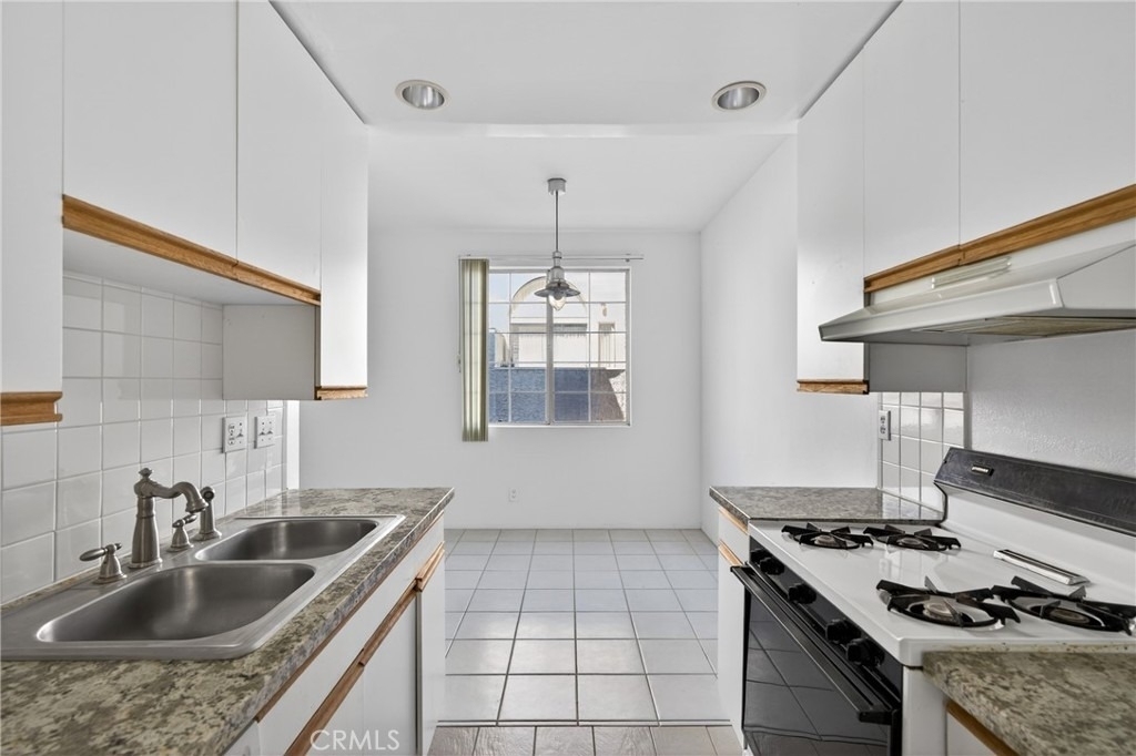 4441 Woodman Avenue - Photo 17