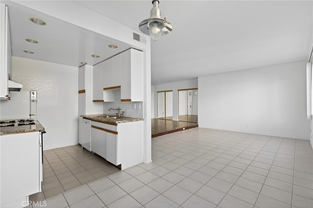 4441 Woodman Avenue - Photo 13