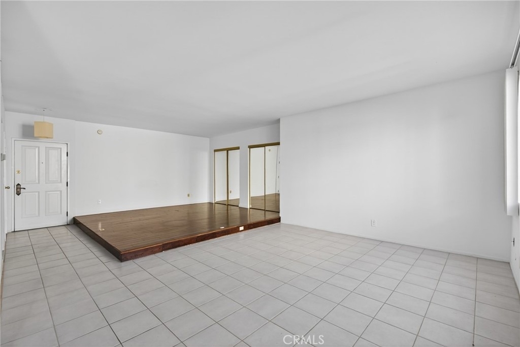 4441 Woodman Avenue - Photo 7