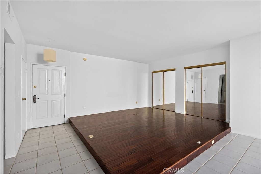 4441 Woodman Avenue - Photo 5