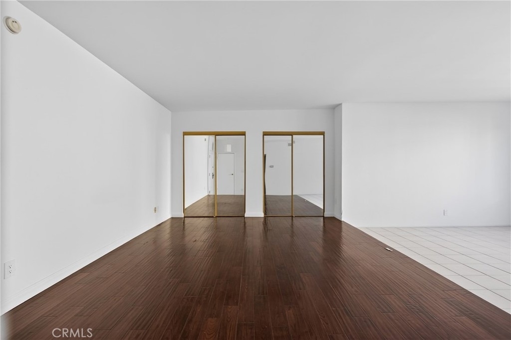 4441 Woodman Avenue - Photo 4