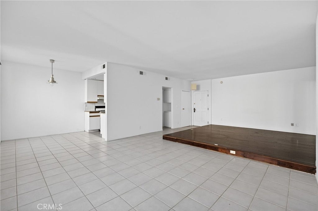 4441 Woodman Avenue - Photo 8