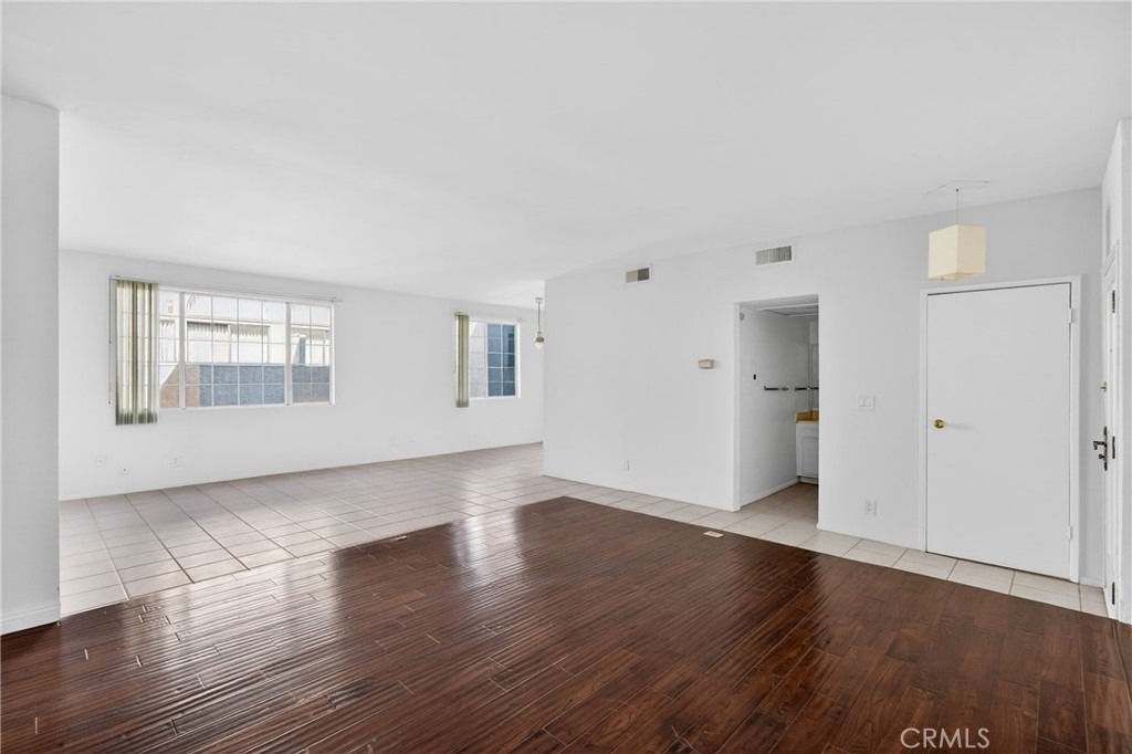 4441 Woodman Avenue - Photo 6