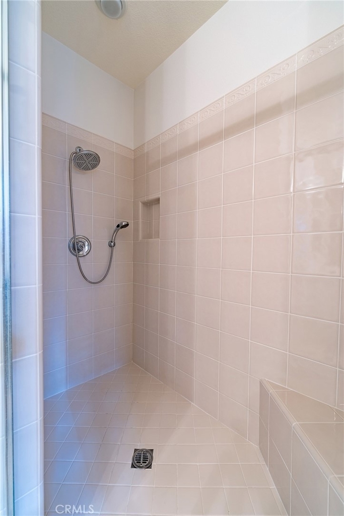 6267 Pacific Pointe Drive - Photo 32