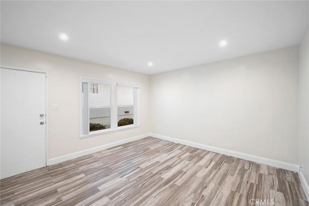 2930 Fairmount Avenue - Photo 2