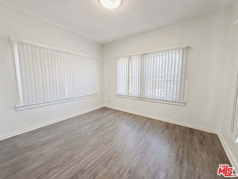 881 W 23rd Street - Photo 2