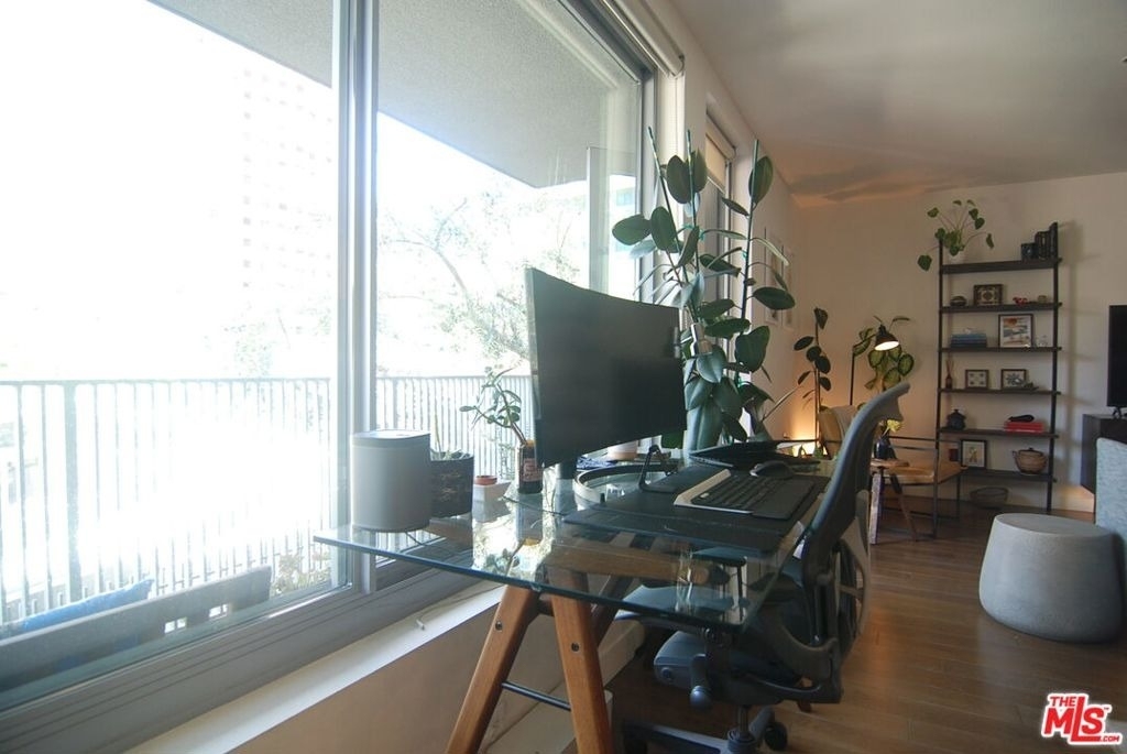 901 S Flower Street - Photo 4