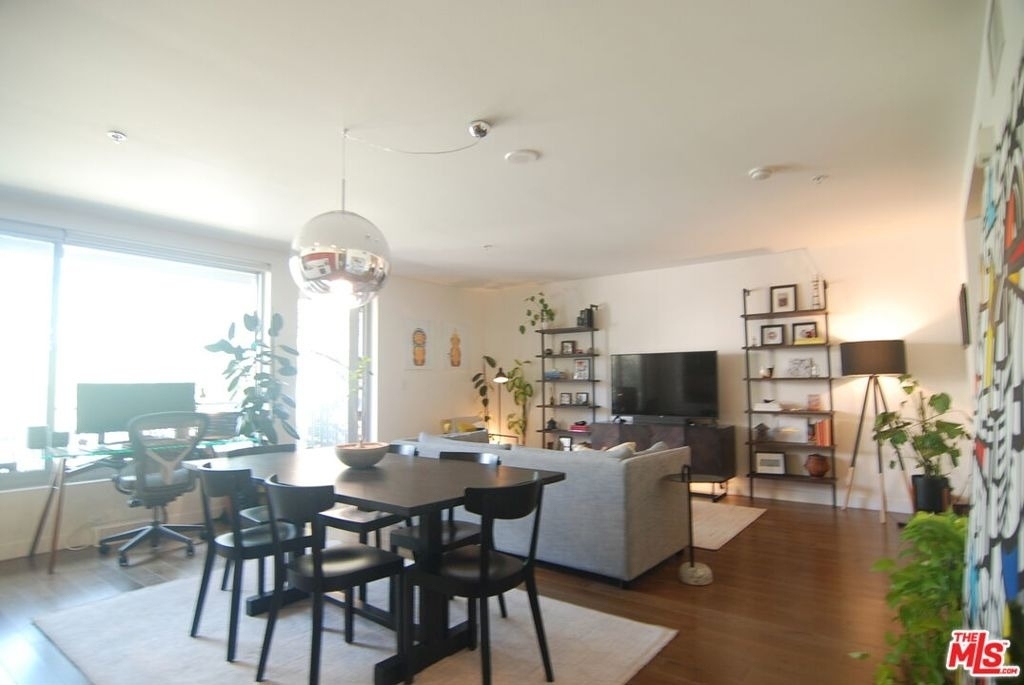 901 S Flower Street - Photo 2