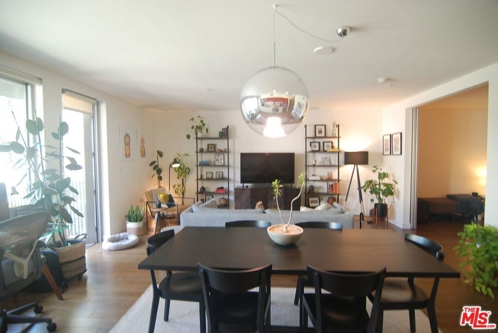 901 S Flower Street - Photo 3