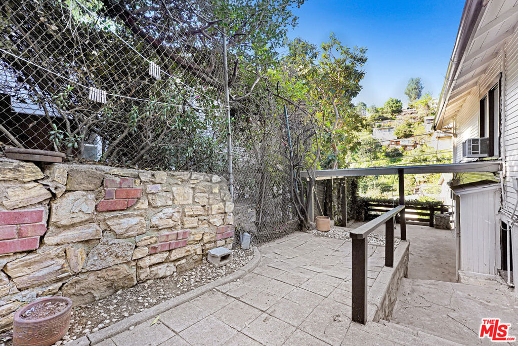 316 1/2 Crane Boulevard - Photo 8