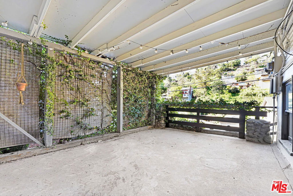 316 1/2 Crane Boulevard - Photo 7