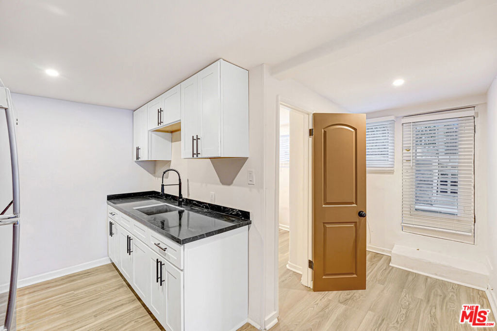 316 1/2 Crane Boulevard - Photo 5