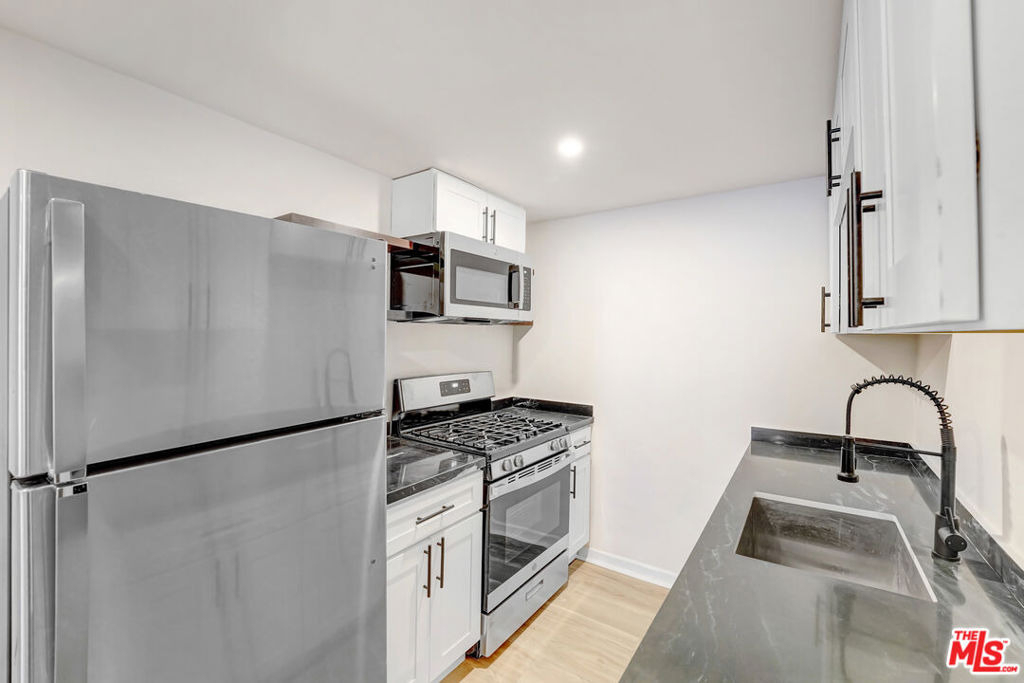 316 1/2 Crane Boulevard - Photo 4