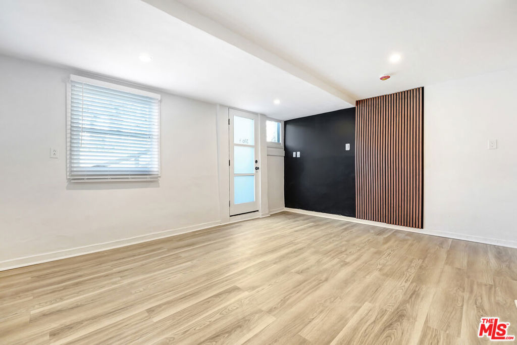316 1/2 Crane Boulevard - Photo 3